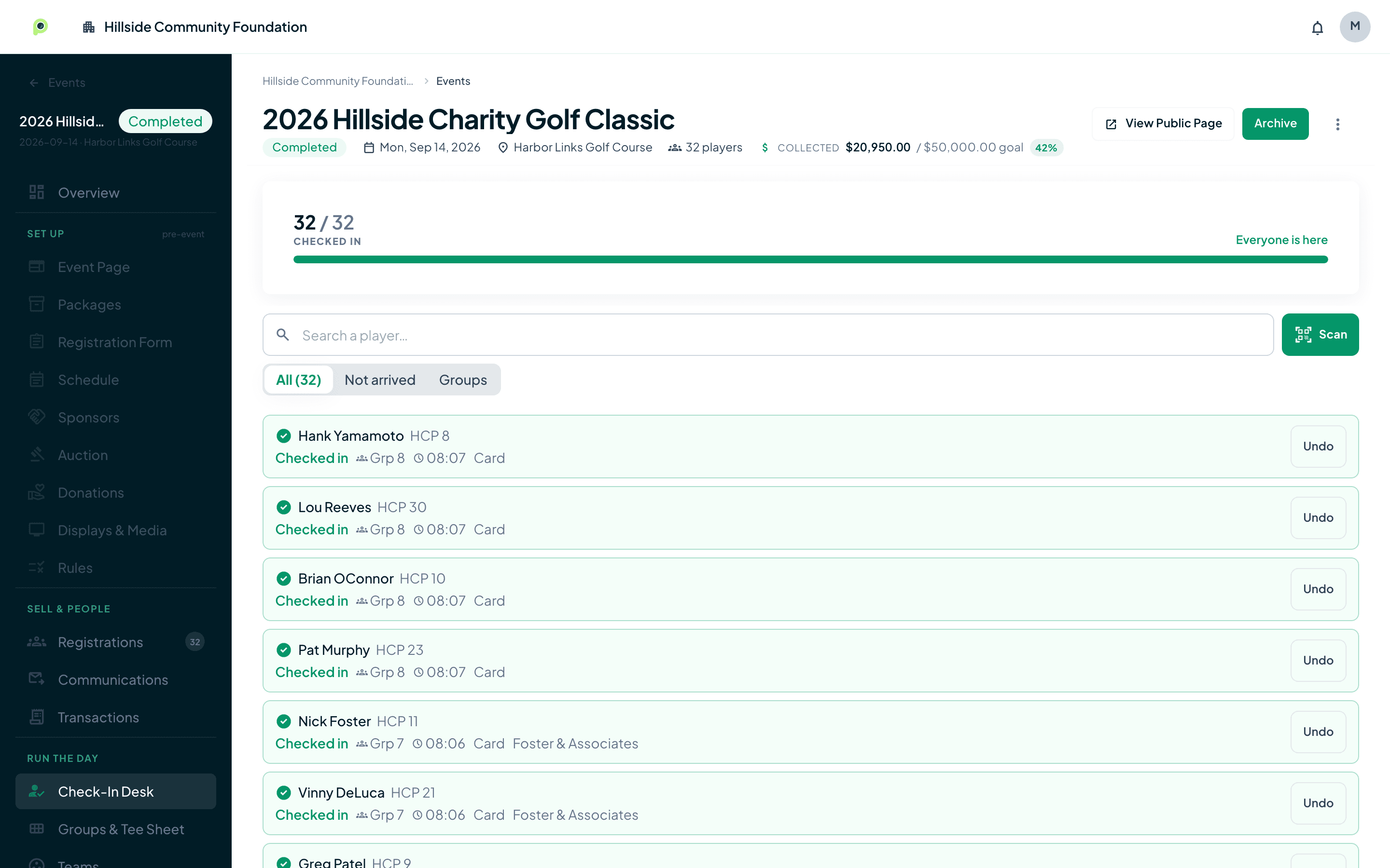 Golf tournament check-in screen in Parful with all 32 players checked in and a searchable field list